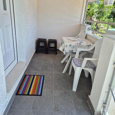 Lovely Apartment Omis Exterior photo