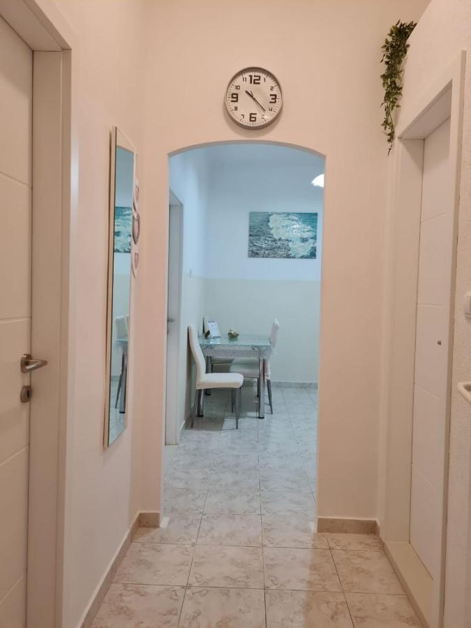 Lovely Apartment Omis Exterior photo