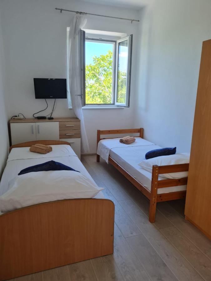 Lovely Apartment Omis Exterior photo